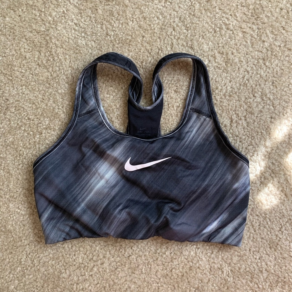 Nike pro sports bra